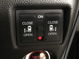 【両側パワースライドドア】両側がパワースライドドアになっており、運転席のスイッチやスマートキーでも開閉が可能です!開口部も広いので乗り降りも楽々♪
