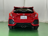 ボディーやインテリアは専門スタッフが一台一台丁寧に磨き、クリーニングしています