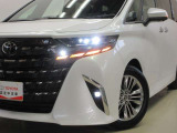 LEDヘッドライトです。デザイン性がよくとても明るいので、夜間の走行や悪天候でも安心です。しかも長寿命!