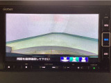 【バックカメラ】運転が苦手な方も車庫入れラクラクです!ギアをリバースに入れれば自動的に切り換わりますので、面倒な操作は不要です♪狭い駐車場もお車を傷つけず安心ですね!