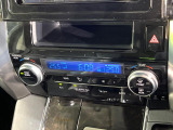 【左右独立型フルオートエアコン】運転席と助手席でそれぞれお好みの温度に設定可能。同乗者にも配慮した、快適な空調をお届け致します。