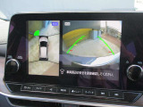 多彩なナビ機能に加えて、アラウンドビューモニターの画像も大画面に映し出されます。周囲の状況をもっと確認しやすくなり、駐車が楽に安心して行えます。