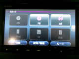 センターパネルにスッキリと収まった純正オーディオです。お気に入りの音楽・ラジオを聴きながら楽しいドライブをお楽しみくださいね。