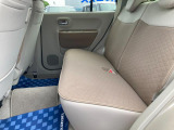 後部座席です。足元空間は広々しており、大人4人乗車も無理なく可能です。