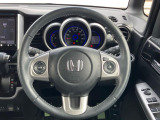 【純正革巻きステアリング】上質な革を使用することで、手にしっかり馴染みとても運転しやすいハンドルです♪