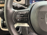 ステアリングにオーディオ操作スイッチが付いています。オーディオ画面に直接タッチしなくても操作が出来ますので、運転に集中できます。