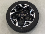 当社にてデモ走行時に装着していたワンシーズン使用の中古スタットレスタイヤ+ホイール4本セットを用意致しました。(2025年製、タイヤ+ホイールは現状渡し、保証対象外です)
