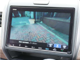 【フロントカメラシステム】車両前方に搭載したカメラで表示。発進時などにとても役立ちます。