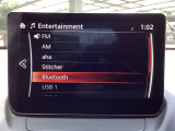 Bluetoothに接続することで、スマートフォンに入っている音楽アプリを車内で楽しめたり、通話が出来ます♪