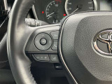ステアリングスイッチ付きで運転中、前方から目線をそらすことなく、オーディオ等の操作が可能です!