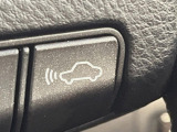 【プリクラッシュセーフティ】前方の車両等を検知し、衝突しそうな時は警報で注意を促し、ブレーキを踏む力をサポート。ブレーキを踏めなかった場合は衝突被害軽減ブレーキが作動、衝突回避をサポートします。
