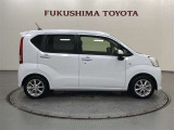【まるごとクリーニング】シートを取り外し、車内を徹底洗浄。隅々まで丁寧に仕上げています。