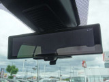 【スマートルームミラー】後席の大きな荷物や同乗者で後方が確認しづらい時でも安心!カメラが撮影した車両後方の映像をルームミラー内に表示。クリアな視界で状況の確認が可能です!
