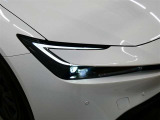 LEDヘッドライトです。デザイン性がよくとても明るいので、夜間の走行や悪天候でも安心です。しかも長寿命!