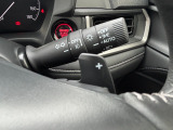 運転席の手元でシフトアップシフトダウンの操作が可能なパドルシフトを装備しています♪