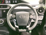 インテリアに合わせたデザインのステアリングは、運転される方のことも考え、運転しやすい形状、大きさです。是非一度、実際に触ってお確かめください。