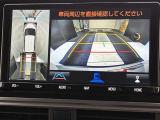 バックカメラの他に上から見下ろしたような画像が見れるアラウンド(全方位)モニター。前後左右を把握できる、すごい機能が装備されています!