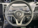 インテリアに合わせたデザインのステアリングは、運転される方のことも考え、運転しやすい形状、大きさです。是非一度、実際に触ってお確かめください。
