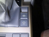 電動パーキングブレーキを装備しております。
