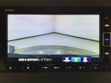 【バックカメラ】運転が苦手な方も車庫入れラクラクです!ギアをリバースに入れれば自動的に切り換わりますので、面倒な操作は不要です♪狭い駐車場もお車を傷つけず安心ですね!