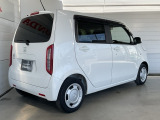 コンビネーションランプを高い位置に配置、後続車に見やすいデザインで安全にも配慮。