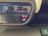 運転席にはシートヒーターが付いています☆寒い時期に腰周りを温めてくれるので体全体が温まりやすいのは勿論、暖房と違い顔に風が当たらないので、乾燥肌やドライアイの方でも大丈夫☆