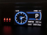 マルチインフォメーションディスプレイには、クルマの様々な情報を表示します。運転席から見やすい、インパネ中央部に配置されているので、運転中の視線異動が少なく快適です!