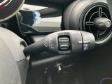 オリジナルサービスもついたMINI自動車保険も取り扱っております。MINI自動車保険にご加入いただくと、万一のトラブルを24時間365日サポートするエマージェンシー・サービスの〈プレミアム〉をご利用いただけます。
