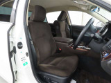 長時間の運転でも疲れにくいシートです。
