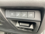 パワーリフトゲートはアドバンストキー、リヤゲートスイッチもしくは運転席にあるスイッチで開閉可能です。使う方に合わせて開度の調整も出来ます。誤って挟み込むことのないようにタッチセンサーも装備してます。