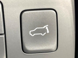 【パワーバックドア】スマートキーや運転席のボタンを押すだけでリアゲートが自動で開閉します!荷物を持っている時や、高い位置にあるバックドアを閉める際に便利な機能です♪