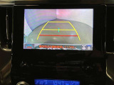 バックギアに入れると、このように後方が映し出されます!駐車の際とても安心!便利!最終確認はご自身の目と耳で必ず行ってください!