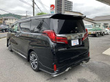 入庫時に走行チェックを行っており、納車前にはディーラーにて点検整備を実施した上で納車させていただきますのでご安心ください。