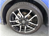かっこいいホイールですね。 車のイメージを大きく左右するホイール部分はコダワリを持ちたいですね。