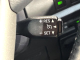 【クルーズコントロール】高速道路もラクラク走行。アクセルを離しても一定速度で走行ができ、長距離運転時の負担を軽減!加速・減速も簡単なスイッチ操作で調整できます。