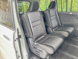 運転席まわりには十分なスペースがあり、大柄な方でもゆったり運転していただける環境です。