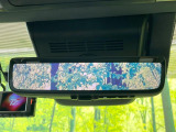 【デジタルインナーミラー】後席の大きな荷物や同乗者で後方が確認しづらい時でも安心!カメラが撮影した車両後方の映像をルームミラー内に表示。クリアな視界で状況の確認が可能です!