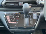 タッチパネル式オートエアコン、お掃除もサッと拭くだけで完了です。