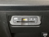 エアコンパネルの下にETCがついています。高速道路の料金所の通過も楽々です!。 カードの取り出しもしやすい場所についています。