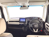 【前方視界】開放的な前方視界!運転がしやすく疲れにくいです♪窓が大きく、見通しがとっても良いおクルマですよ♪
