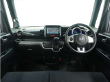 ◆視界広々で非常に運転しやすくロングドライブでも疲れを感じさせないすっきりとまとまったインパネ周りです。