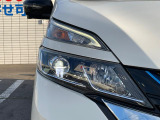 【LEDヘッドライト】悪天候や夜間走行時も良好な視界を確保し安心して運転できる高輝度LEDヘッドライトを装備!点灯速度が早く、消費電力も抑えられています。