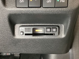 ハンドルの右下にETCがついています。高速道路の料金所の通過も楽々です!。 カードの取り出しもしやすい場所についています。