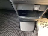 足元には収納があります
