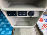 運転席・助手席にはシートヒーター機能が付いています。寒い日の心強い味方です♪