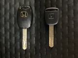 キーレスエントリー付きです。ドアの開け閉めの際に、ボタン操作でキーの差し込み不要です。通常のキーもスペアとして用意しております。