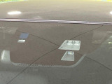 【i-ACTIVESENSE】走行中に前方の車両等を認識し、衝突しそうな時は警報とブレーキで衝突回避と被害軽減をアシスト。より安全にドライブをお楽しみいただけます。