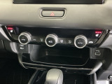 運転席/助手席シートヒーターで寒い日もすぐに温かくなり快適に過ごせます。3段階の温度調整が可能です