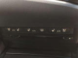 運転席・助手席にはシートヒーター&シートベンチレーションが設定されています。季節を問わず快適に過ごせます。また、ステアリングヒーターも装備しており、冬の寒い日は手のひらから温めてくれます。