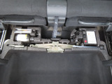 【車載工具】パンクなどのもしもの時に役立つ車載工具があります。ジャッキなどが装備されています。